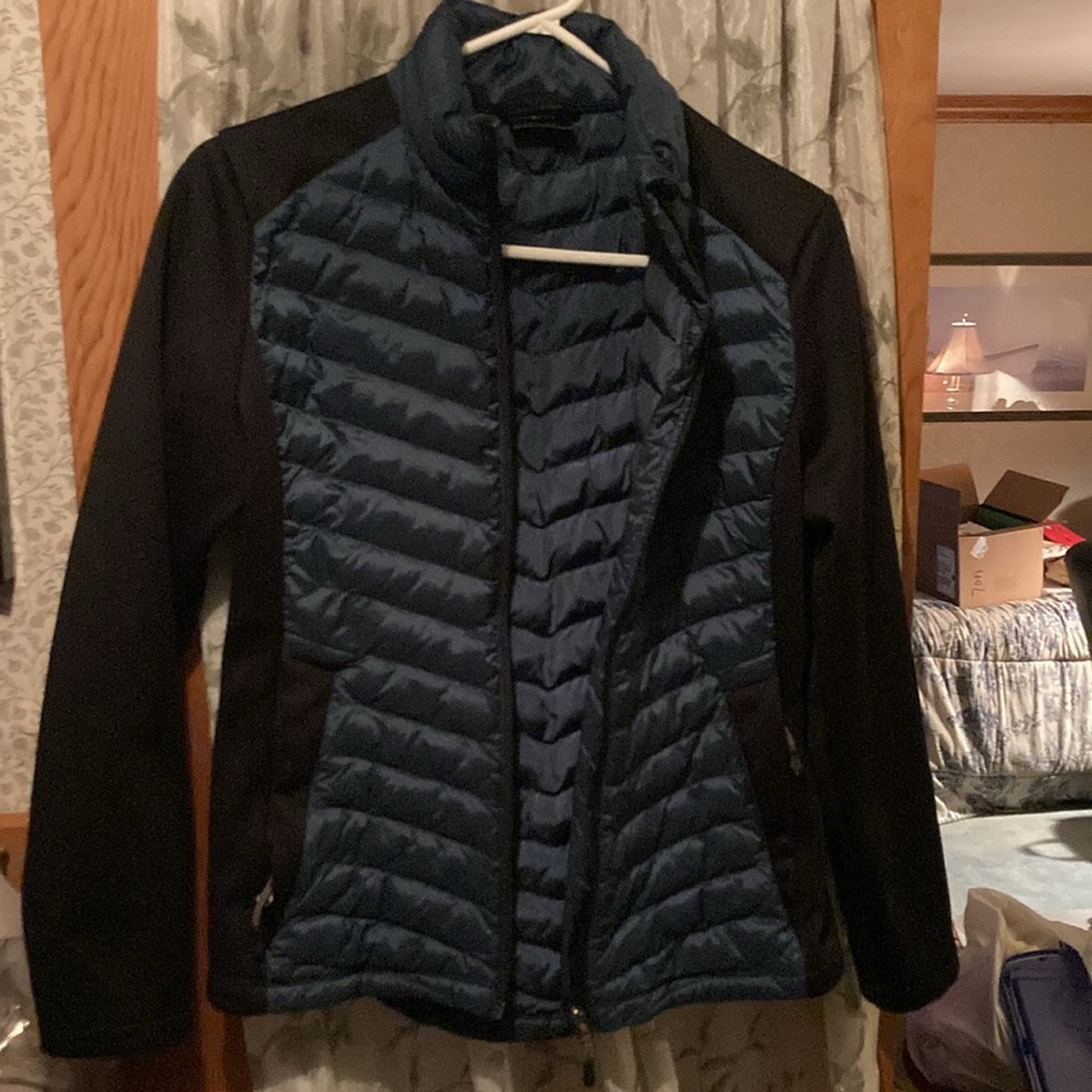 32 HEAT. Beautiful Women’s quilted navy and black nylon sleeves and sides .